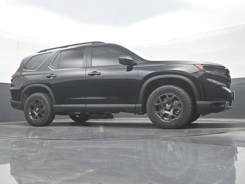 Used 2025 Honda Pilot TrailSport image 24