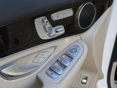 Used 2022 Mercedes-Benz GLC 300 image 12