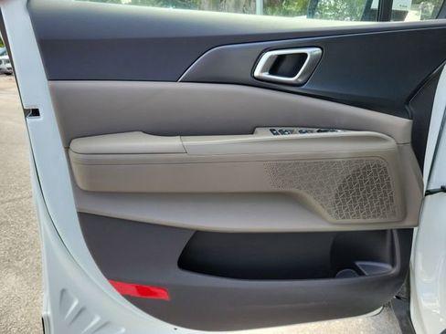 New 2026 Kia Carnival LX FWD image 15