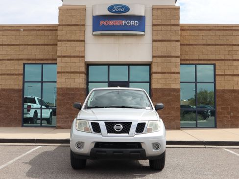 Used 2014 Nissan Frontier SV w/ SV Value Truck Package AWD/4WD image 3