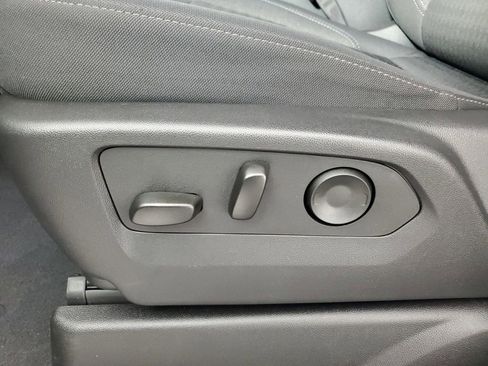 Used 2025 Chevrolet Suburban LS image 30