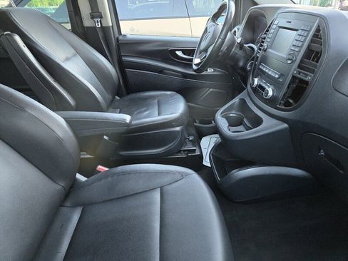Used 2016 Mercedes-Benz Metris Passenger image 3
