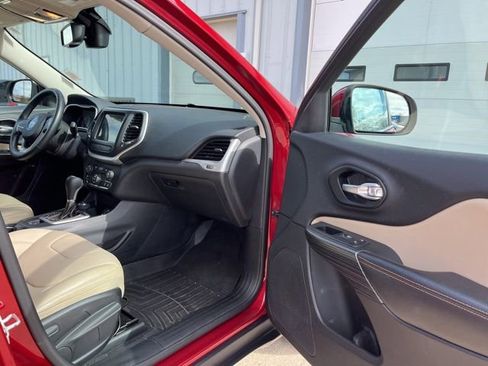 Used 2016 Jeep Cherokee Limited w/ Luxury Group image 16