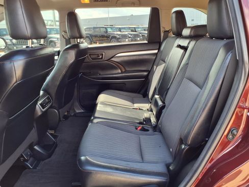 Used 2014 Toyota Highlander Plus image 18