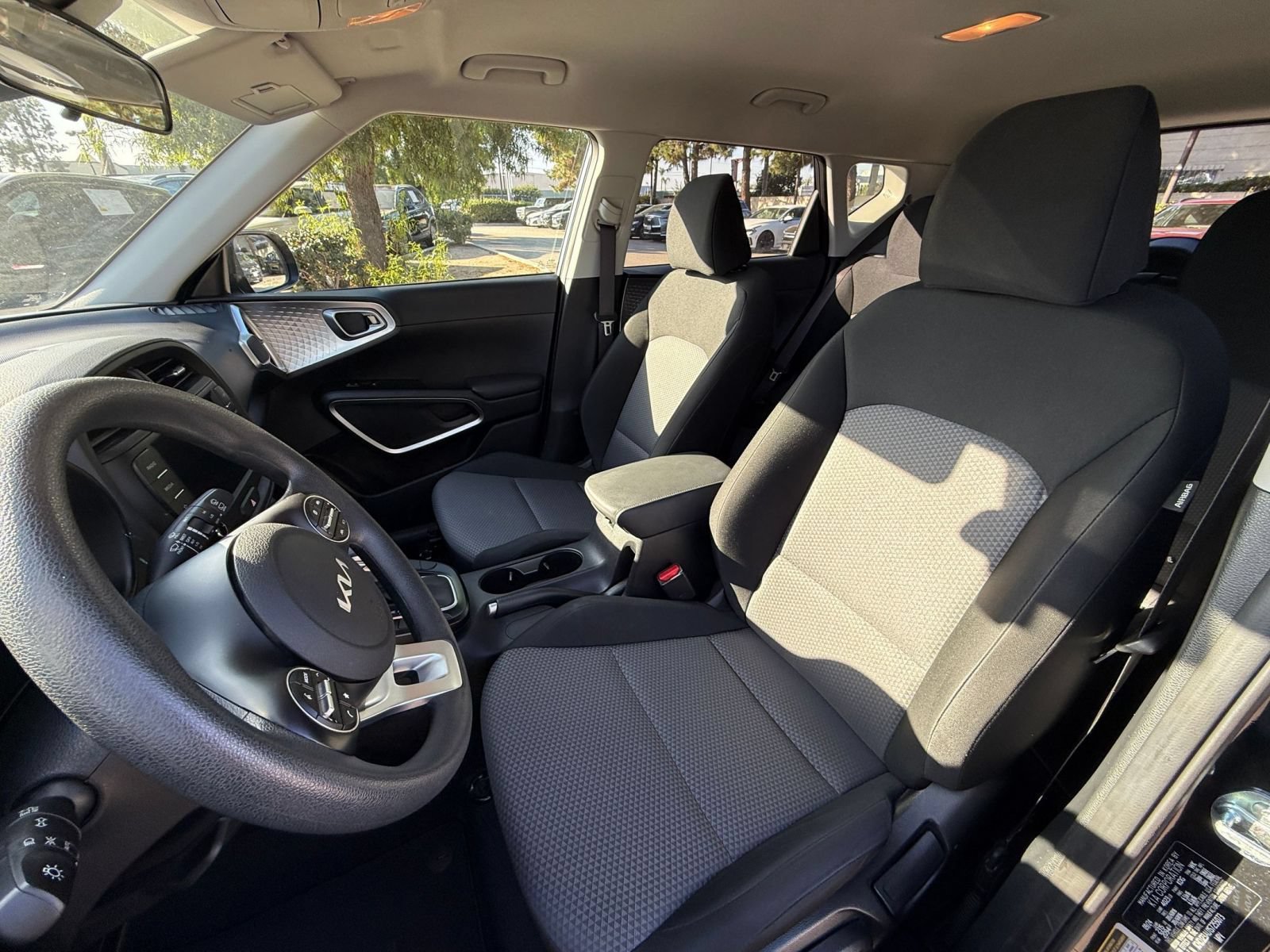 Used 2025 Kia Soul LX w/ LX Technology Package FWD image 32