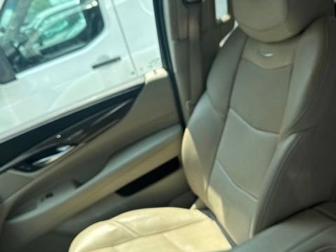 Used 2020 Cadillac Escalade ESV Luxury w/ LPO, Radiant Package AWD/4WD image 14