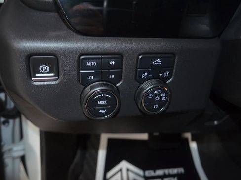 Used 2023 Chevrolet Silverado 1500 LT Trail Boss w/ Convenience Package II AWD/4WD image 34