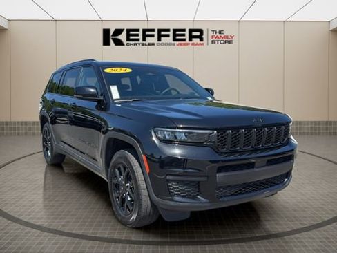 Certified 2024 Jeep Grand Cherokee L Laredo AWD/4WD image 8