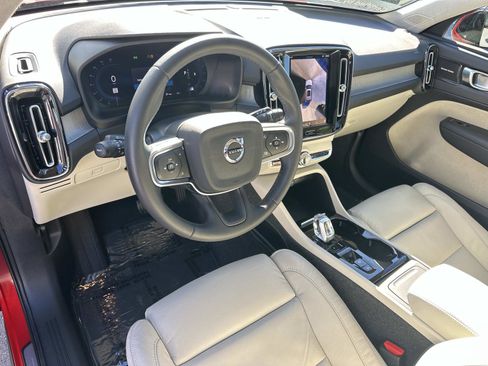 Certified 2024 Volvo XC40 B5 Plus w/ Climate Package image 9