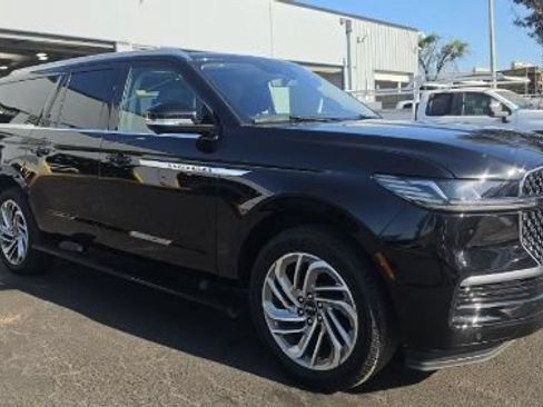 Used 2025 Lincoln Navigator L Reserve AWD/4WD image 1