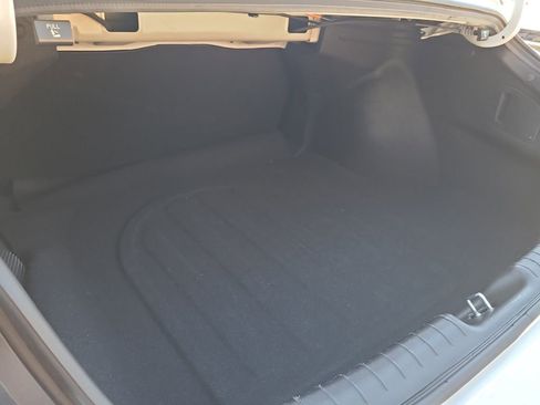 Used 2025 Hyundai Elantra Blue image 17