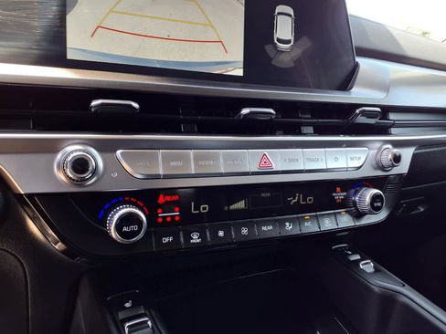 Used 2025 Kia Telluride S FWD image 14