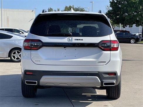 New 2025 Honda Pilot Touring image 5
