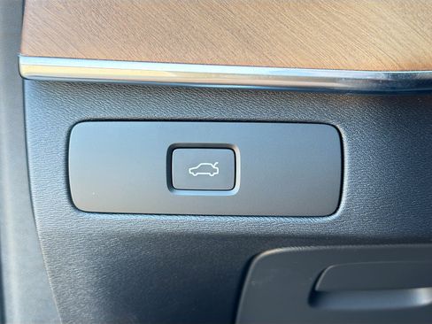 Used 2025 Volvo XC90 B5 Plus w/ Protection Package Premier image 35
