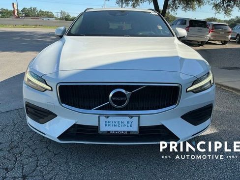Used 2020 Volvo V60 T5 Momentum FWD image 3