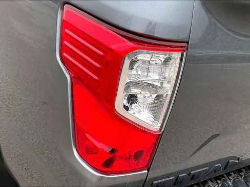 Used 2019 Nissan Titan SV w/ SV Convenience Package image 28
