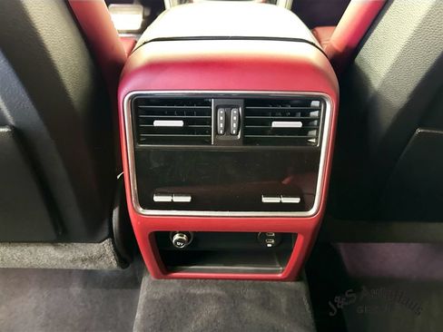 Used 2022 Porsche Cayenne GTS AWD/4WD image 32