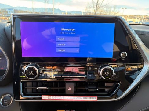 Used 2026 Toyota Highlander Platinum image 16