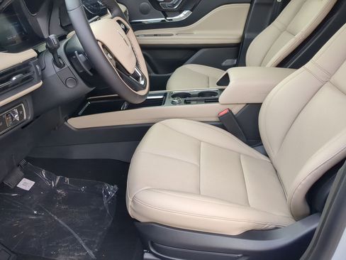 New 2026 Lincoln Corsair Premiere image 11