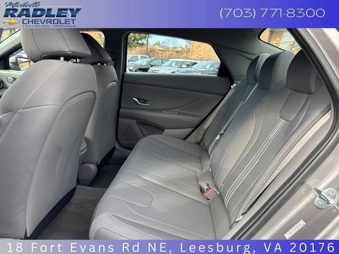 Used 2023 Hyundai Elantra Blue image 23