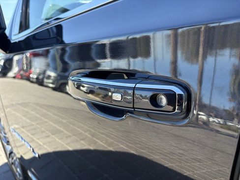 Used 2023 GMC Yukon Denali Ultimate image 19