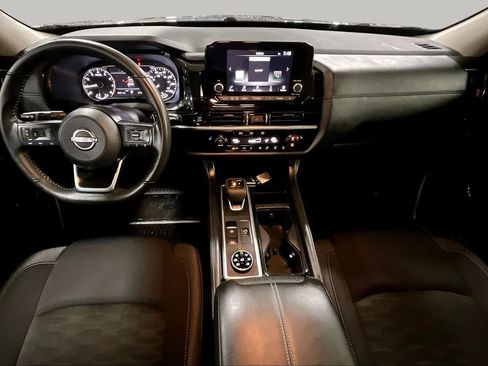 Used 2025 Nissan Pathfinder SV AWD/4WD image 14