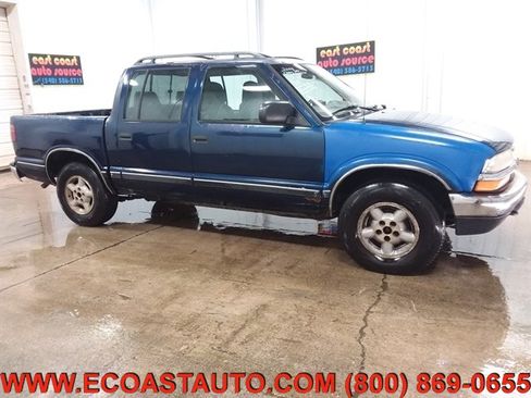 Used 2000 Chevrolet S10 Pickup LS w/ Preferred Equipment Group image 2