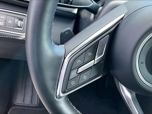 Used 2025 Buick Enclave Preferred AWD/4WD image 19