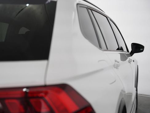 Used 2022 Volkswagen Tiguan SE R-Line FWD image 60