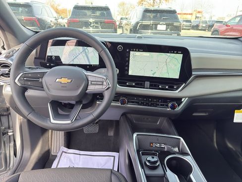 New 2026 Chevrolet Equinox LT w/ Convenience Package II image 22