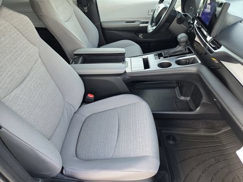 New 2026 Toyota Sienna LE FWD image 13