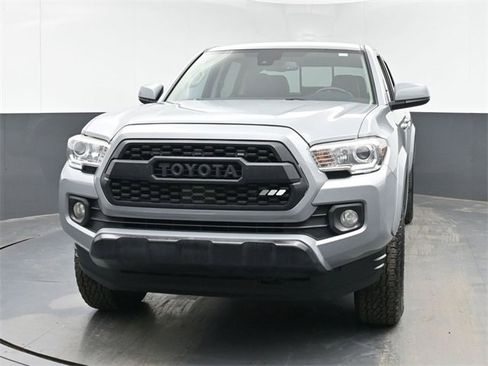 Used 2020 Toyota Tacoma SR5 image 3