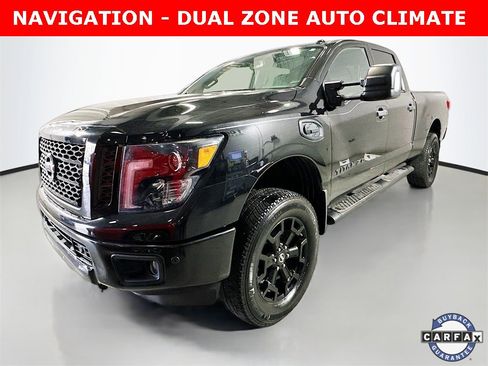 Used 2018 Nissan Titan SV w/ SV Convenience Package image 2