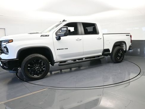 Used 2025 Chevrolet Silverado 2500 LT w/ Trail Boss Package image 2