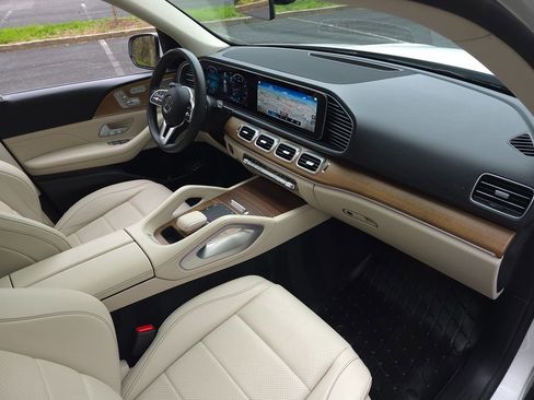 Used 2023 Mercedes-Benz GLE 350 4MATIC w/ AMG Line Exterior image 22