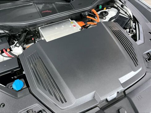 Certified 2024 Audi Q8 e-tron Premium Plus w/ Premium Plus Package image 34