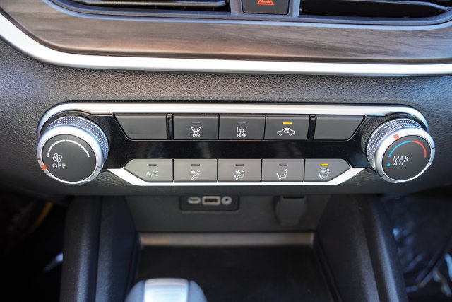 Used 2025 Nissan Altima 2.5 SV FWD image 24