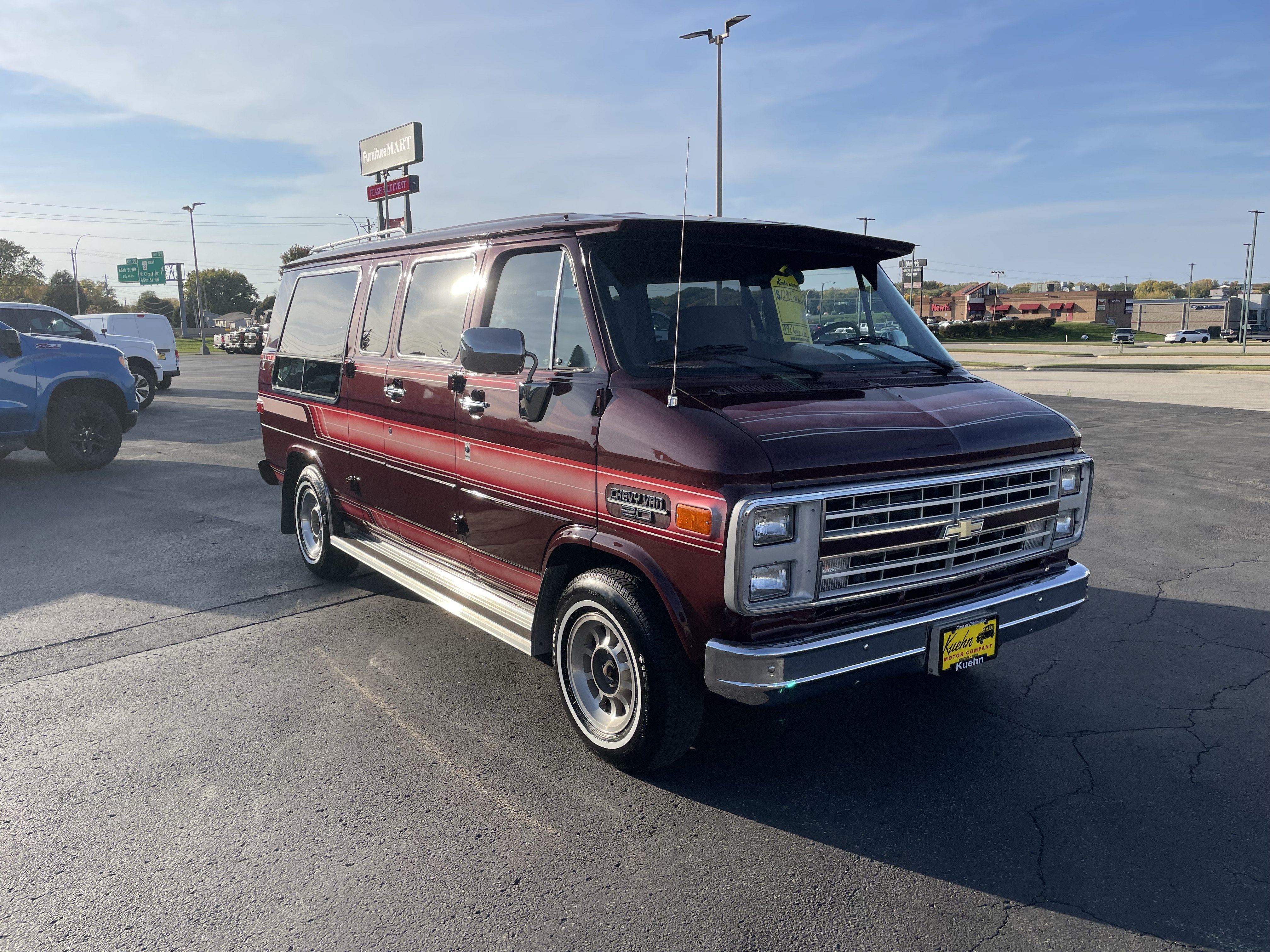 Used 1989 Chevrolet G20 RWD image 2