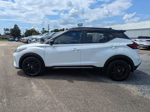 Used 2021 Nissan Kicks SR w/ SR Premium Package FWD image 7