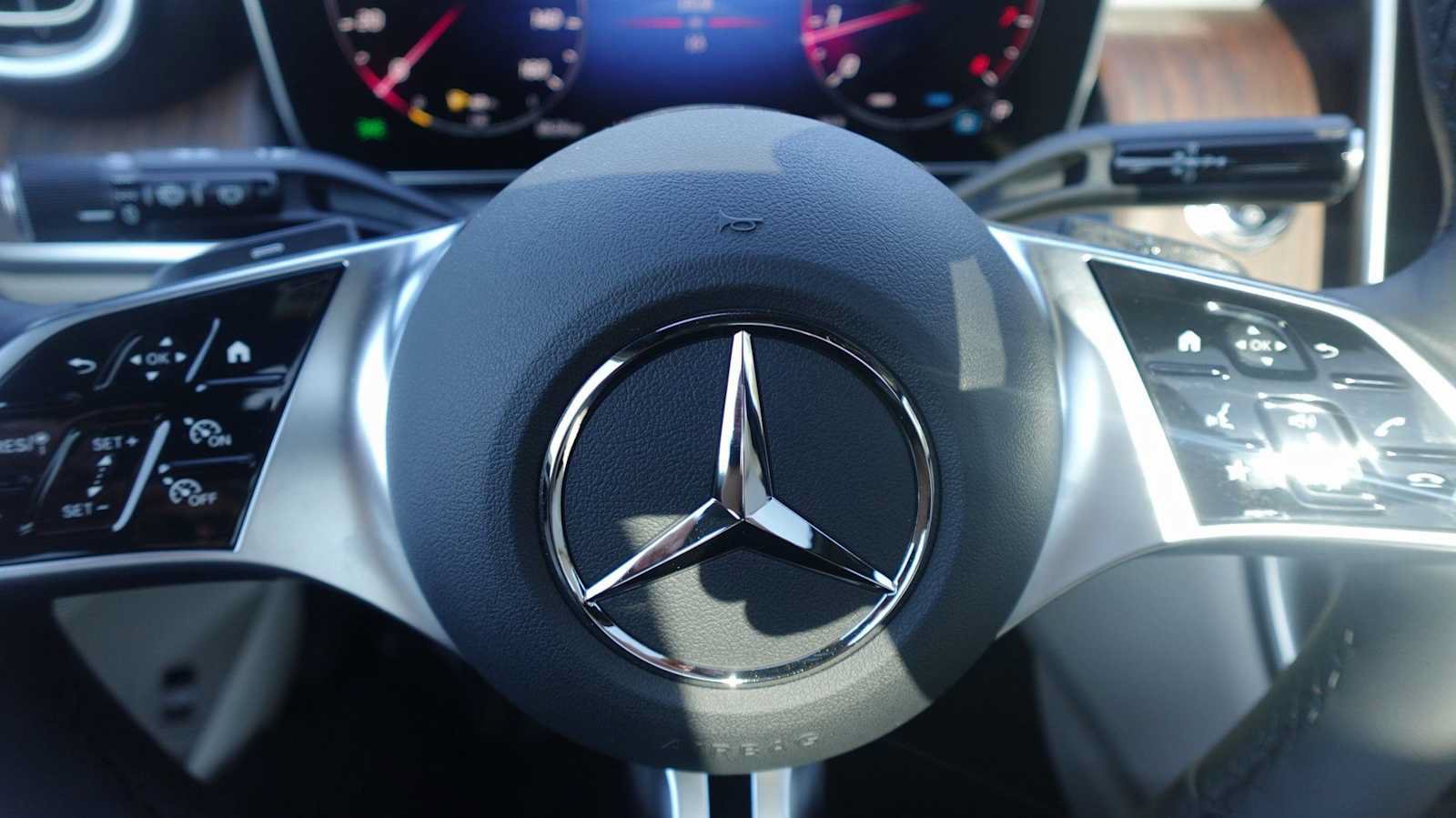Used 2026 Mercedes-Benz GLC 300 4MATIC image 37