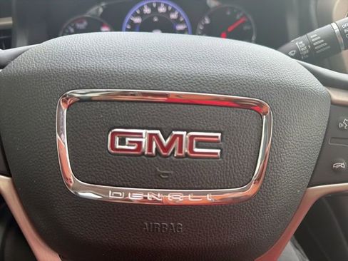 Used 2021 GMC Acadia Denali w/ Denali Technology Package AWD/4WD image 19