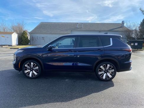 New 2025 Mitsubishi Outlander SE image 9