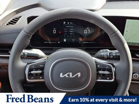 New 2026 Kia Carnival EX FWD image 17