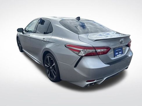 Used 2018 Toyota Camry XSE image 3