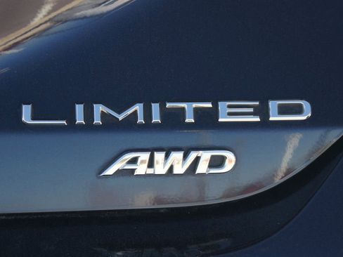 Used 2021 Toyota Avalon Limited image 19