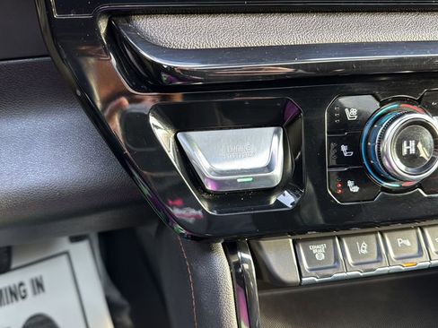 Used 2025 GMC Sierra 3500 AT4 w/ AT4 Premium Plus Package image 36