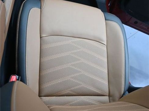 Used 2025 Nissan Pathfinder Platinum image 14