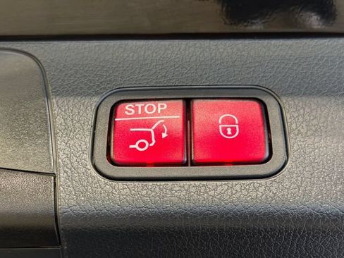 Used 2023 Mercedes-Benz GLB 250 4MATIC image 39