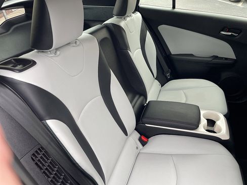 Used 2017 Toyota Prius Prime Premium image 33