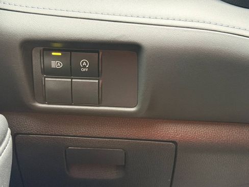 Used 2023 Toyota Highlander L FWD image 43